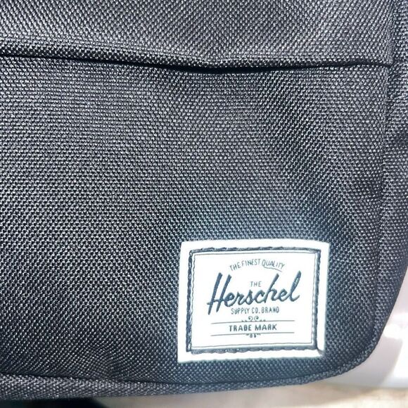 ✨Herschel Chapter Travel Kit | Small - 3L✨ - Picture 9 of 11